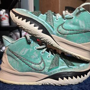 Nike Kyrie 7 Copa Basketball Sneakers Mens size 9